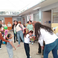 Celebró el Club Naucalpan el Día de Reyes con niñas y niños del CAM-18